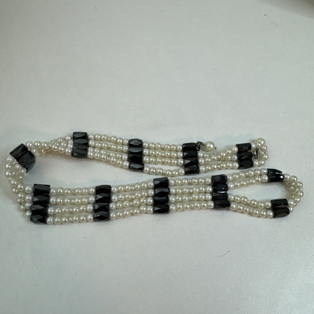 MAGNETIC FAUX PEARL NECKLACE BLACK BEADS ON 52" ADJUSTABLE STRAND - Picture 2 of 6